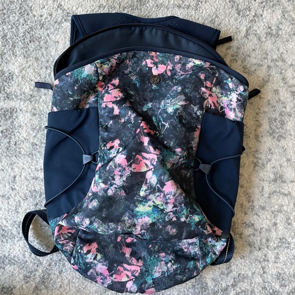 Lululemon running backpack